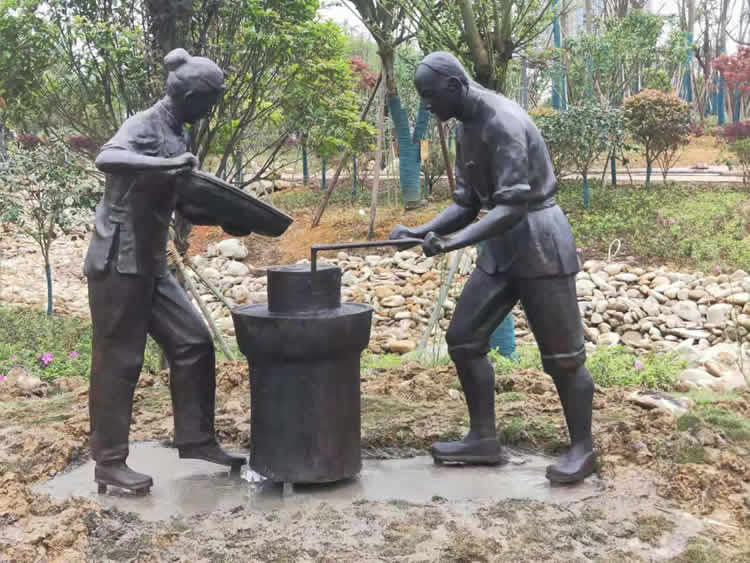 铜雕人物